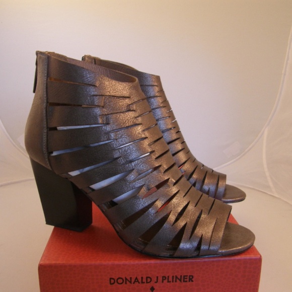 Donald J. Pliner Open toe zip booties, Size 8.5 - Picture 6 of 6